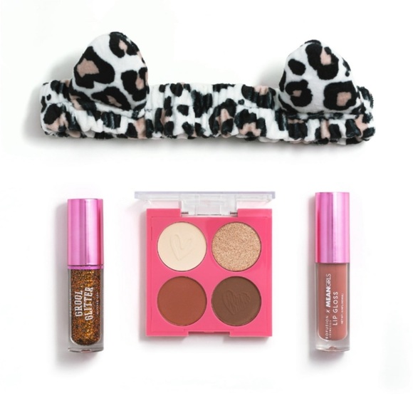 Mean Girls "Pur-fetch Cat" 4PC Set, Mean Girls Gretchen Wieners Make Up Set - Picture 2 of 11